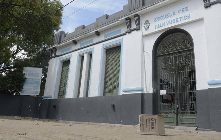 Una escuela de La Plata en medio de una medida de fuerza gremial. Foto: Mauricio Nievas.