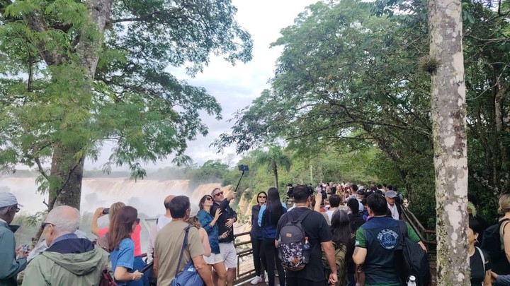 Reabrió el acceso a las Cataratas del Iguazú tras el cierre  que se realizó por protocolo ante la crecida del río por efecto El Niño.