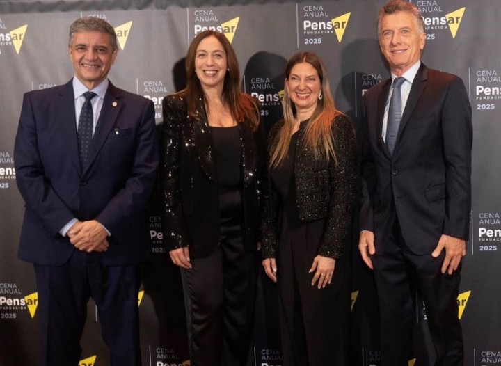 Jorge Macri, María Eugenia Vidal, Silvia Lospennato y Mauricio Macri en la cena de la Fundación Pensar.
