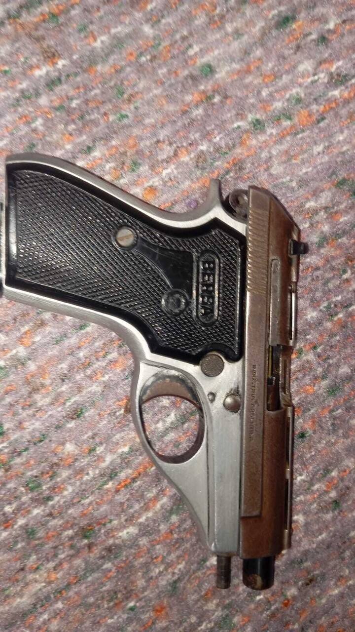 El arma con la cual un alumno baleó a un compañero en el baño de una escuela en La Matanza.