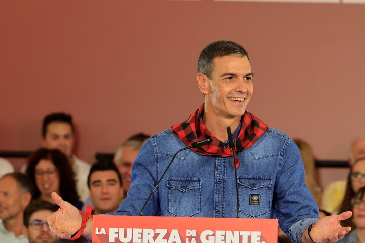 Pedro Sánchez en un acto en Zaragoza. Foto EFE.
