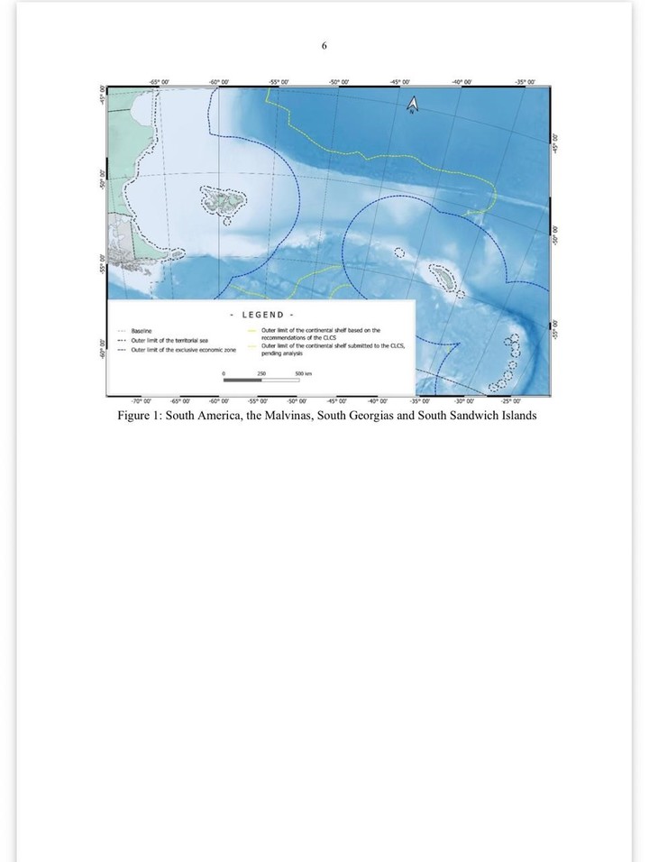 Fotografía del documento de presentación del pedido de Argentina al Tribunal Internacional del Derecho del Mar para que ordene al Reino Unido que frene sus actividades hidrocarburíferas en las Islas Malvinas, Georgias y Sandwich del Sur