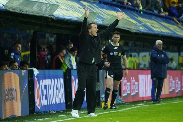 El Vasco Arruabarrena vivió el partido con intensidad. (Foto: Juano Tesone)