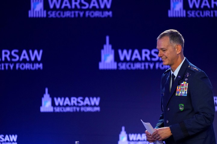 El Comandante Supremo Aliado de la OTAN en Europa, Alexus Grynkewich, en el Foro de Seguridad de Varsovia, Polonia. Foto Reuters