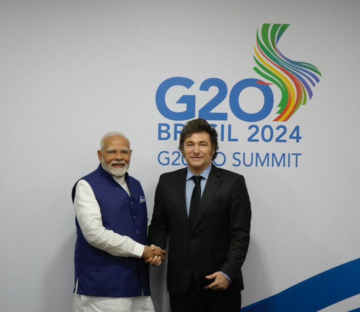 Milei con el Primer Ministro de la India, Narendra Modi , en el G20.