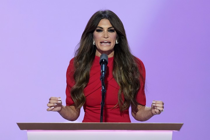 Kimberly Guilfoyle habla durante la Convención Nacional Republicana, el 17 de julio de 2024, en Milwaukee. Foto AP