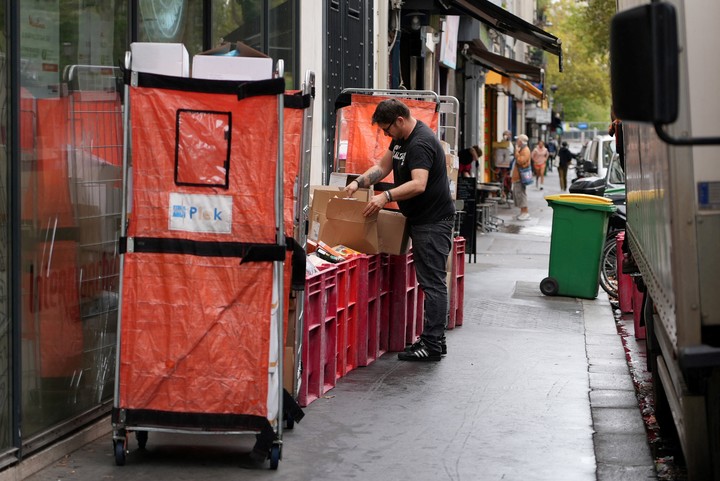 Al menos 300 puntos de venta de Intermarché y Netto, y cerca de un centenar de establecimientos de Coopérative U, han reportado daños. Varios centros de E.Leclerc también se han visto afectados, así como 80 supermercados Carrefour. Foto Reuters