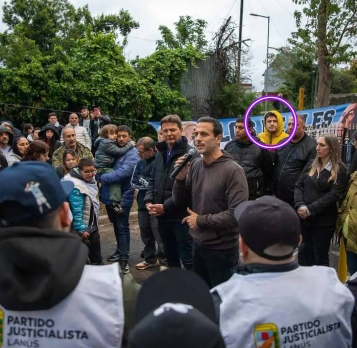 El detenido Javier Alejandro Acosta en un acto de Julián Álvarez.