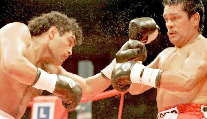 En 1997, enfrentó dos veces al célebre Mano de Piedra Durán. Le ganó en Mar del Plata y perdió en Panamá.